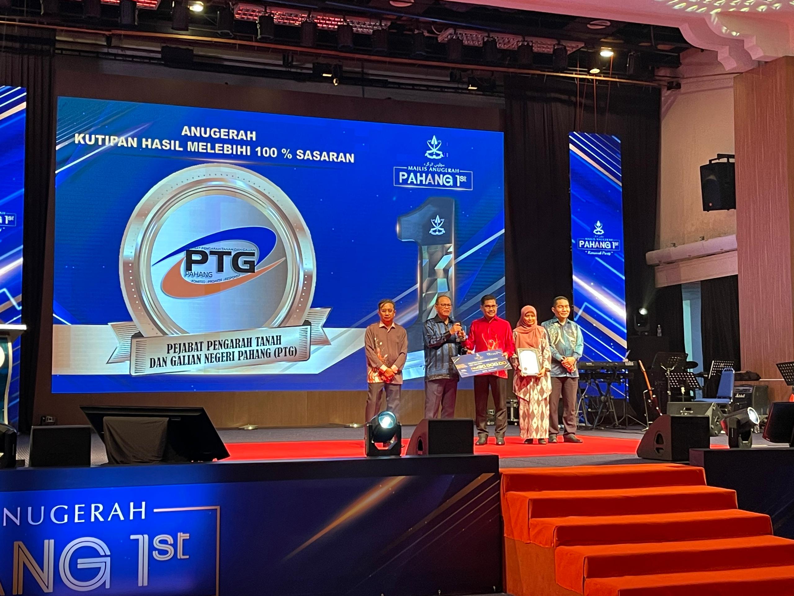 Majlis Anugerah Pahang 1st Majlis Anugerah Pahang 1st